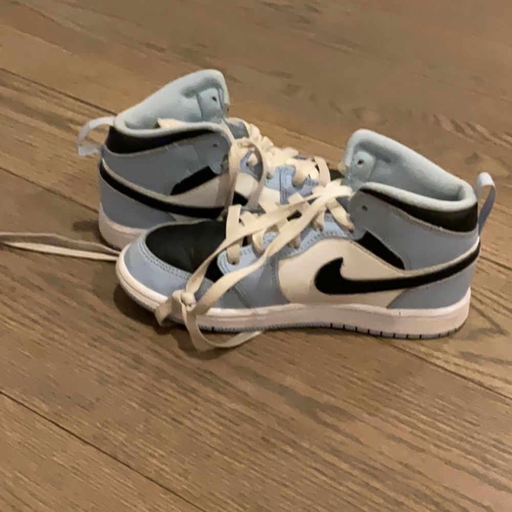 Nike Kids' Black and Blue Sneakers